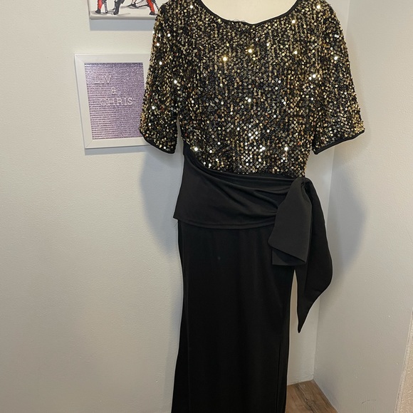 SHEIN Dresses & Skirts - Shein maxi dress with sequin top 2x nwot